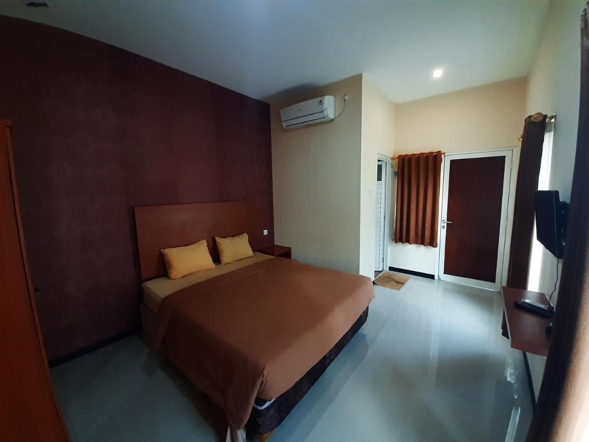 Denofe House Hotel Cirebon Eksteriør billede